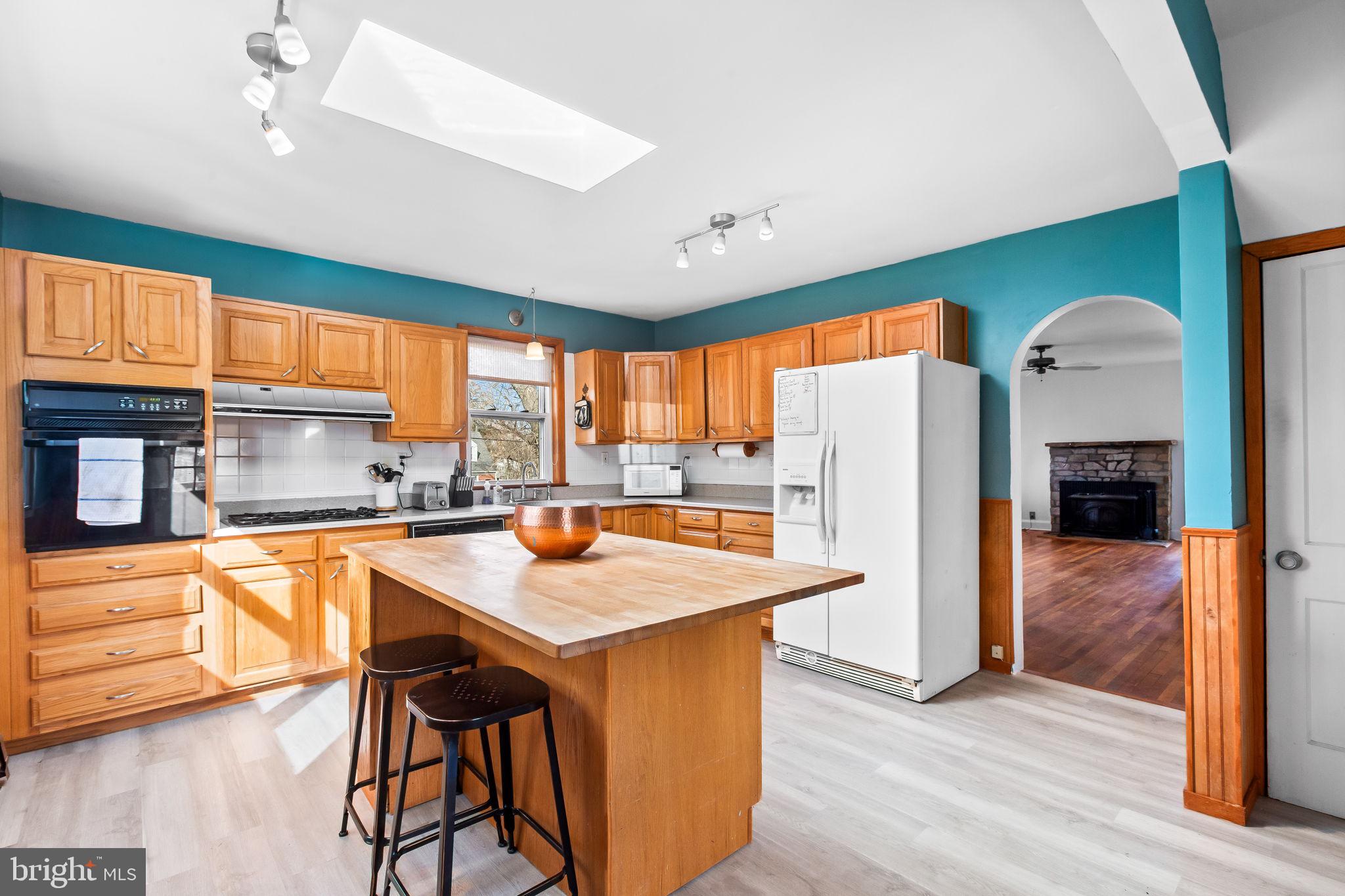 33 Kingsley Road Owings Mills, MD 21117 - Photo 8 of 29 Open and bright kitchen