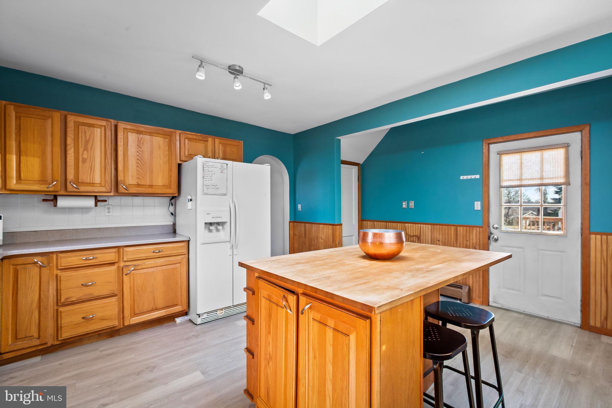 33 Kingsley Road Owings Mills, MD 21117 - Photo 10 of 29 Large moveable island