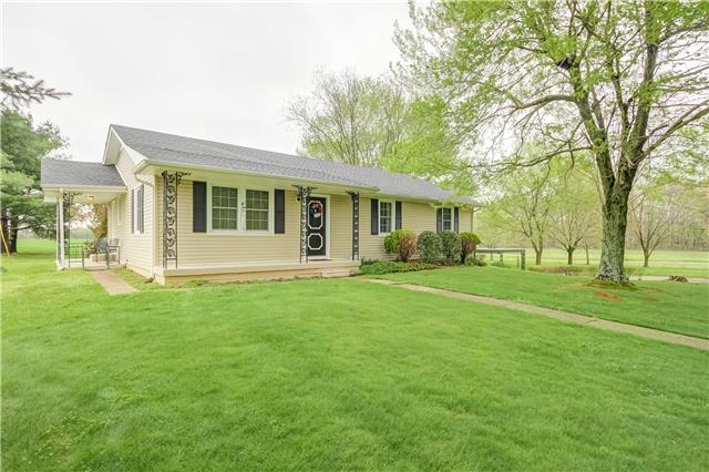 3425 Buck Road Clarksville, TN 37043 - Photo 2 of 20 4 bedrooms on the main level with master suite in rear of home.