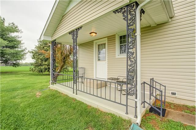 3425 Buck Road Clarksville, TN 37043 - Photo 3 of 20 Covered side porch off the kitchen.