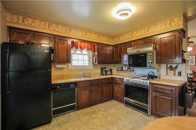 3425 Buck Road Clarksville, TN 37043 - Photo 9 of 20 Eat in kitchen