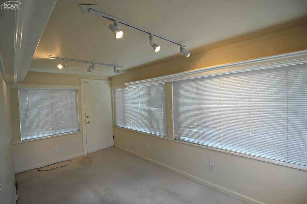 1930 Colchester Road Flint, MI 48503 - Photo 17 of 26 21263952-16.JPG