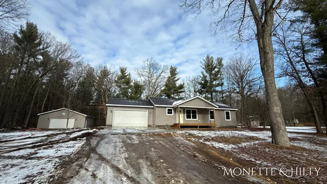 $359,900 | 3318 East Michillinda Road, Twin Lake, MI 49457