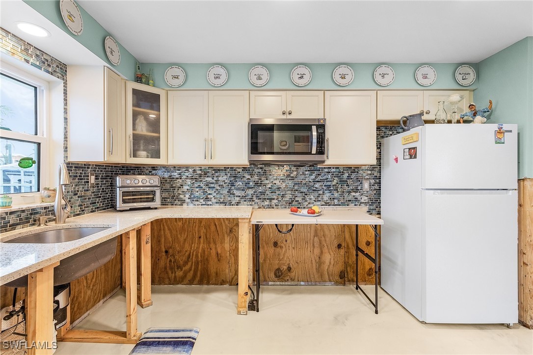 2669 Bridgeview Street Matlacha, FL 33993 - Photo 16 of 40 Gallery Image 16
