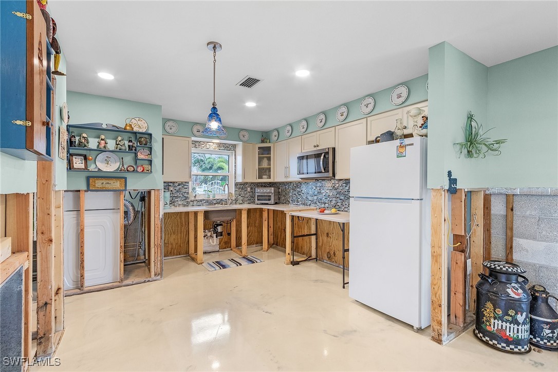 2669 Bridgeview Street Matlacha, FL 33993 - Photo 17 of 40 Gallery Image 17