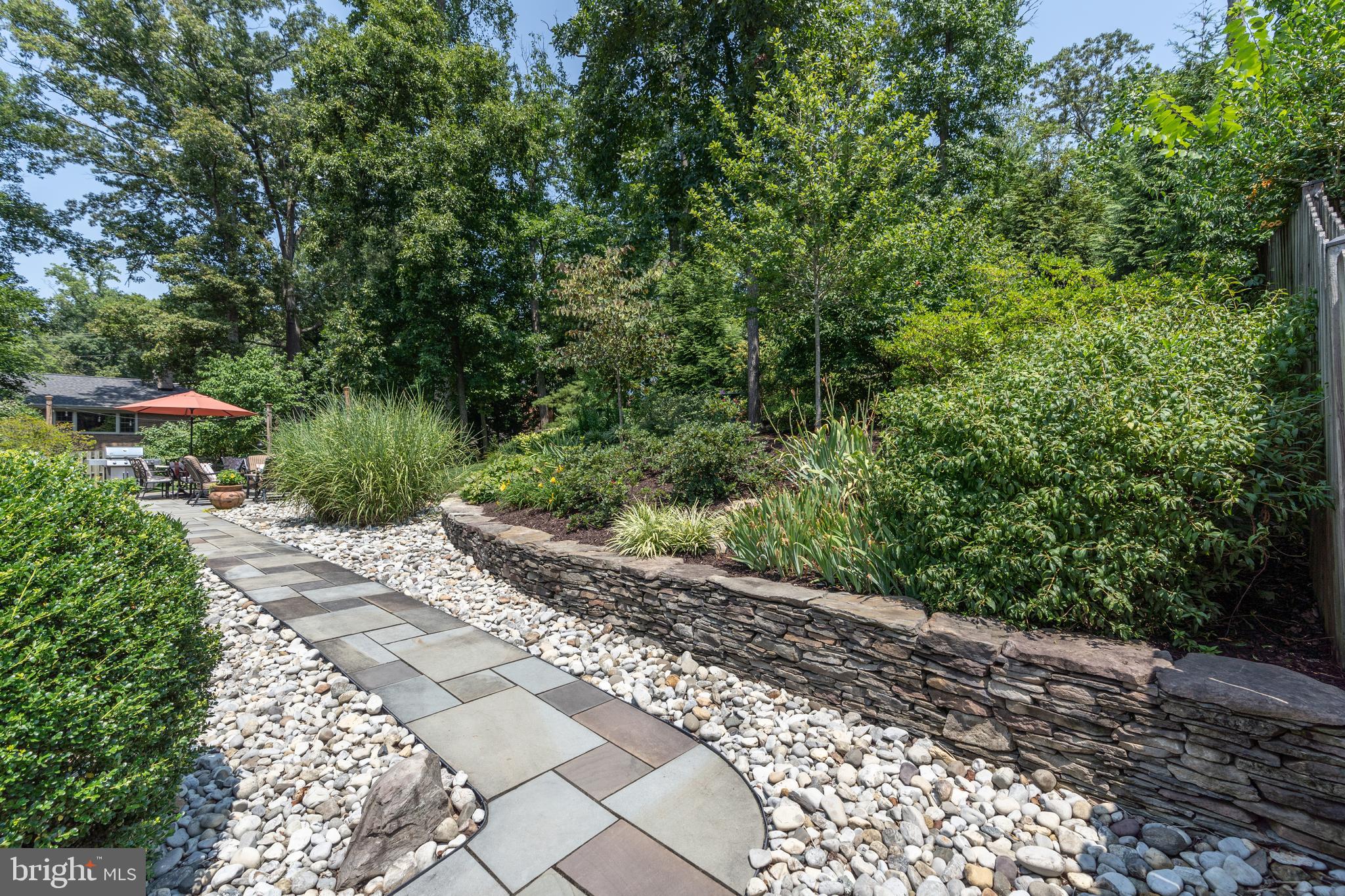 7303 Fort Hunt Road Alexandria, VA 22307 - Photo 8 of 9 a view of a pathway both side of yard