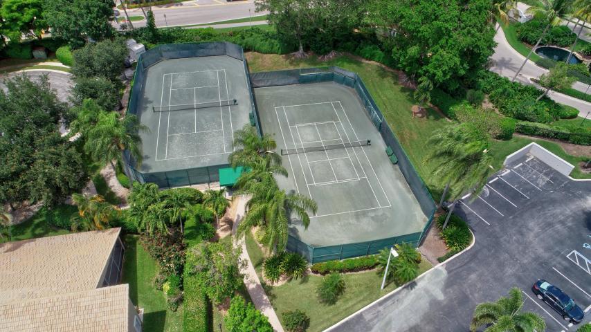 7386 Falls Road East Boynton Beach, FL 33437 - Photo 29 of 32 Community Clay Tennis Courts Two