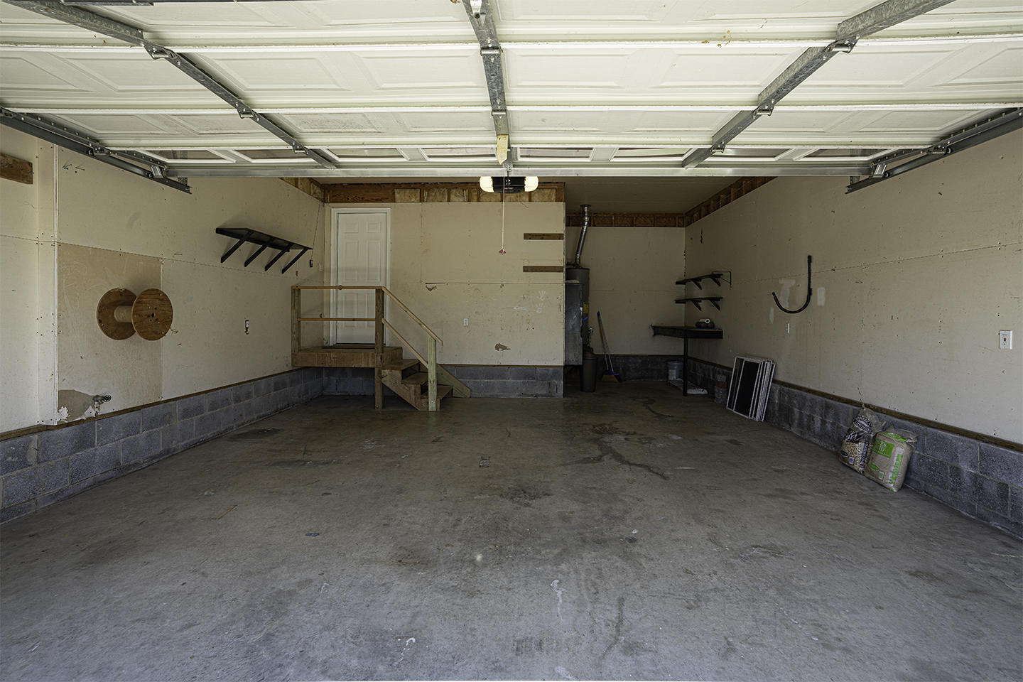38 Beaver Road Fort Oglethorpe, GA 30742 - Photo 12 of 47 Garage 2