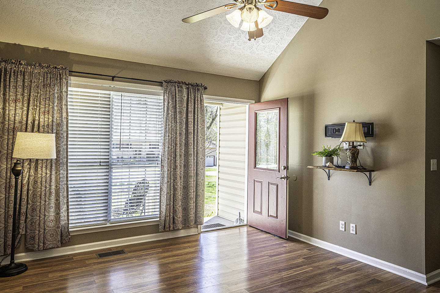 38 Beaver Road Fort Oglethorpe, GA 30742 - Photo 14 of 47 Living Room 2
