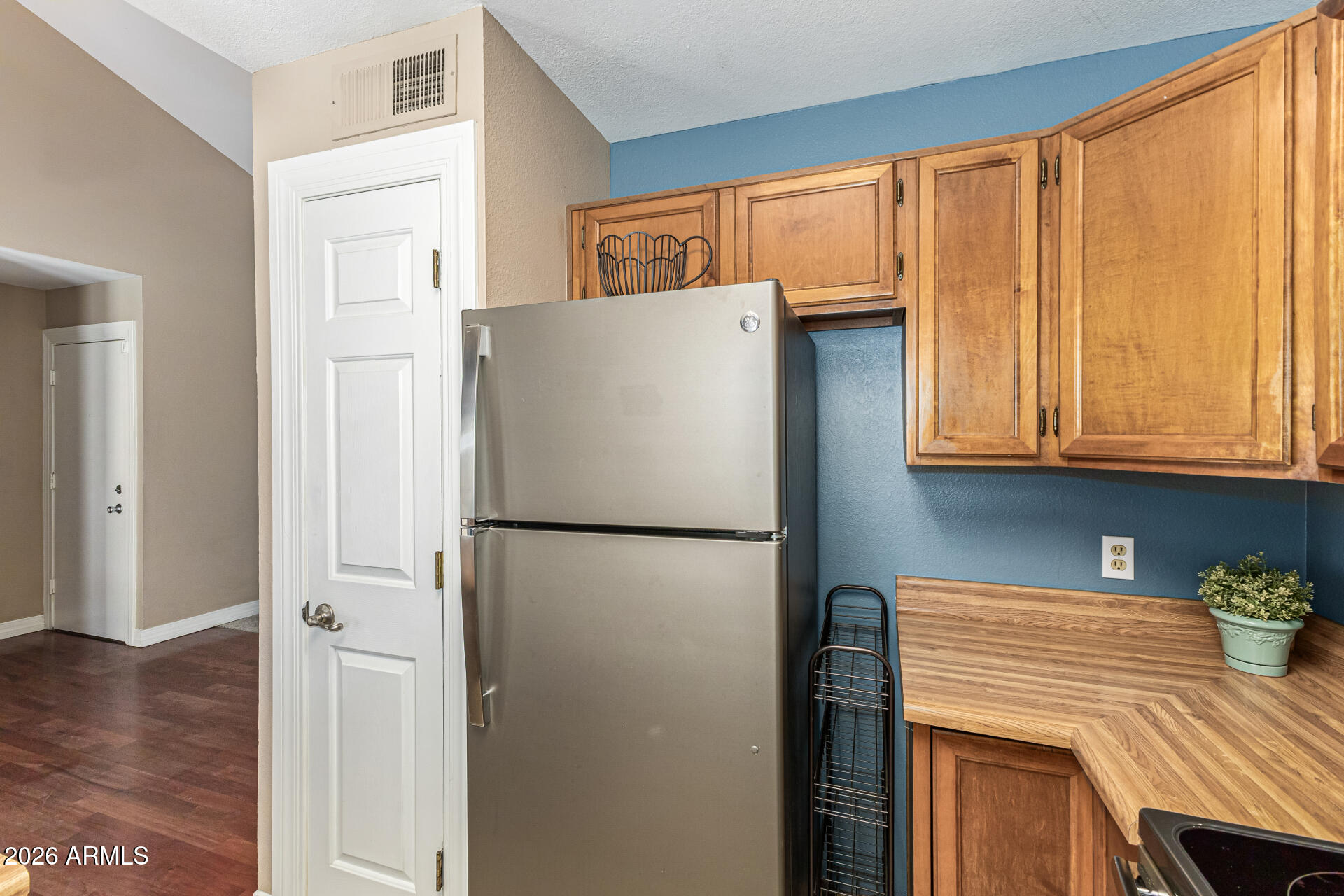 19613 North 9th Street Phoenix, AZ 85024 - Photo 10 of 27 Kitchen