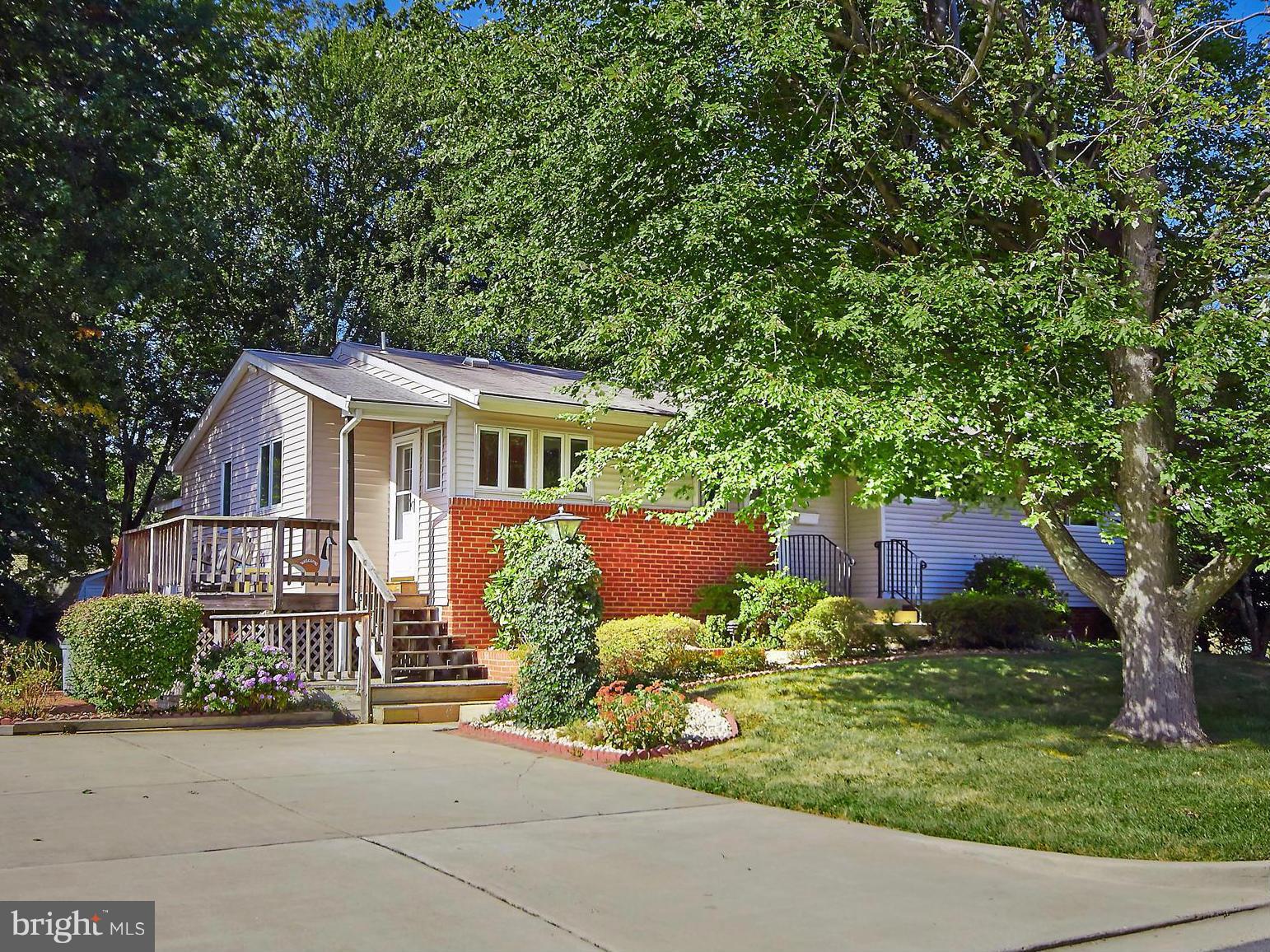 413 Branch Road Southeast Vienna, VA 22180 - Photo 3 of 30 front view of a house with a yard