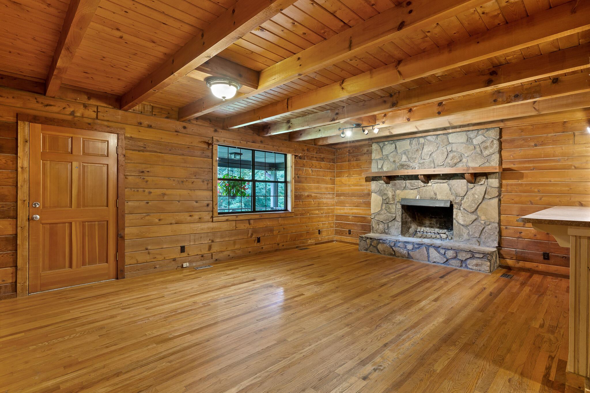 4201 North Fairmount Road Signal Mountain, TN 37377 - Photo 18 of 37 Living Room