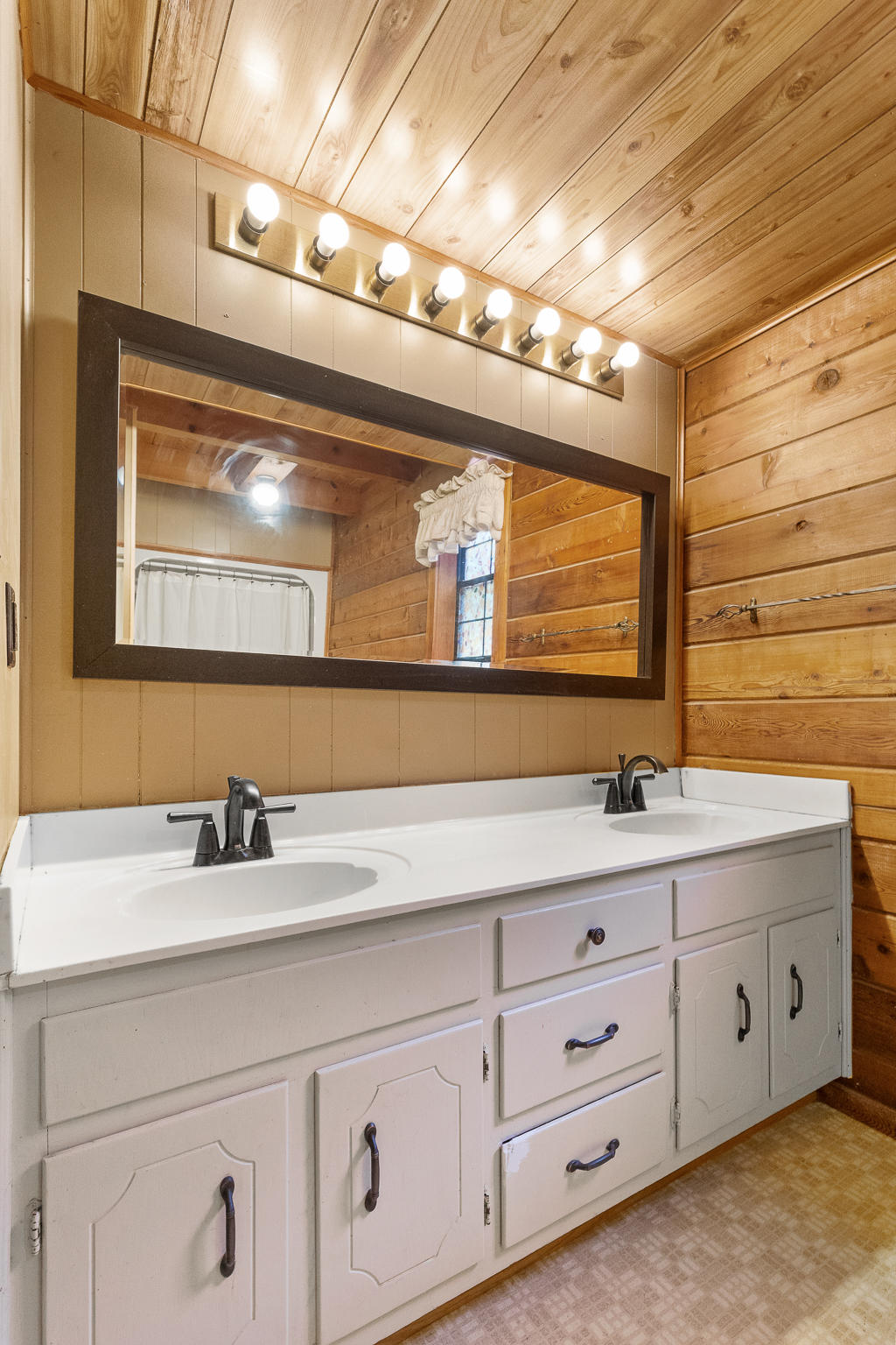 4201 North Fairmount Road Signal Mountain, TN 37377 - Photo 28 of 37 Master Bath