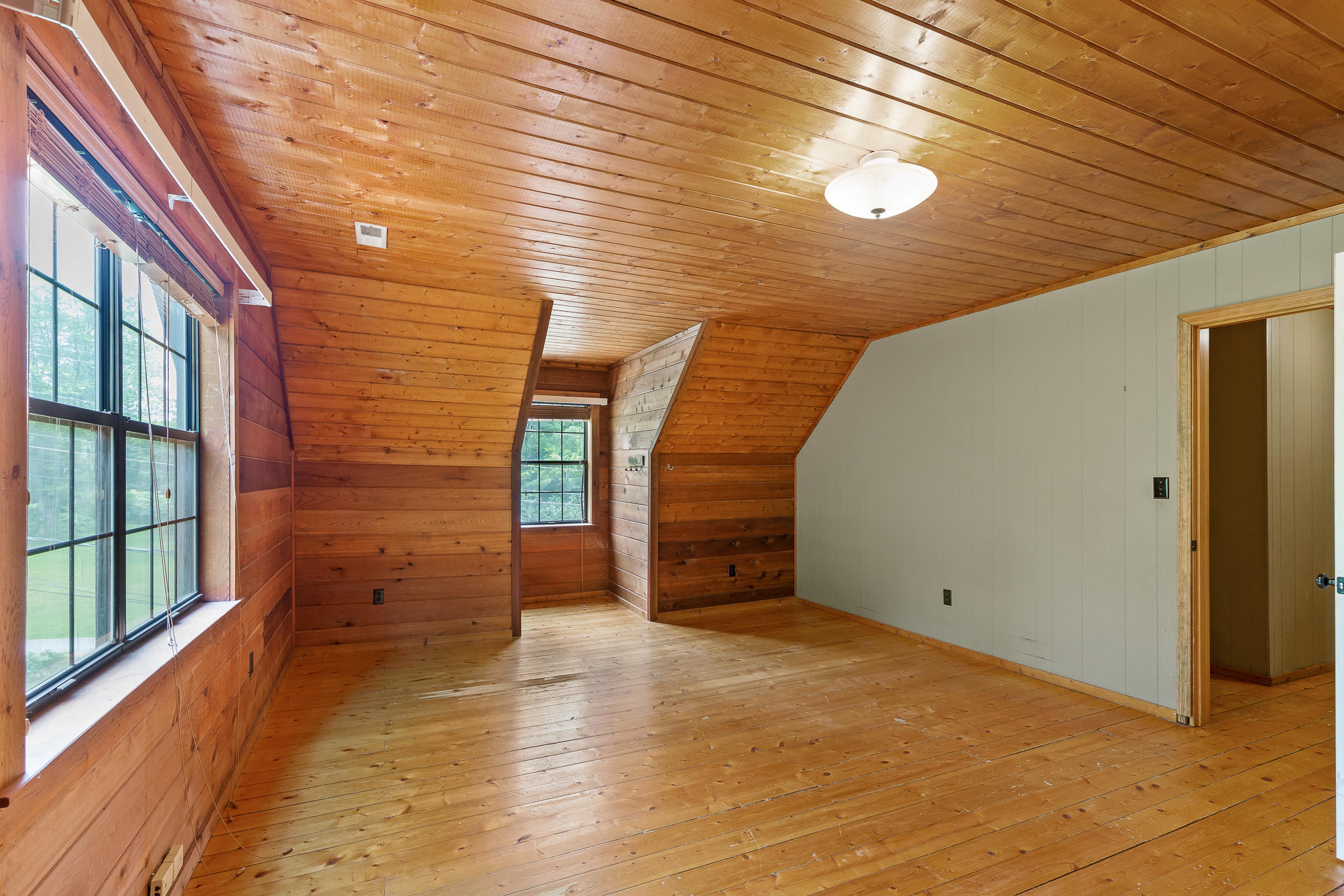 4201 North Fairmount Road Signal Mountain, TN 37377 - Photo 33 of 37 Upstairs Bedroom