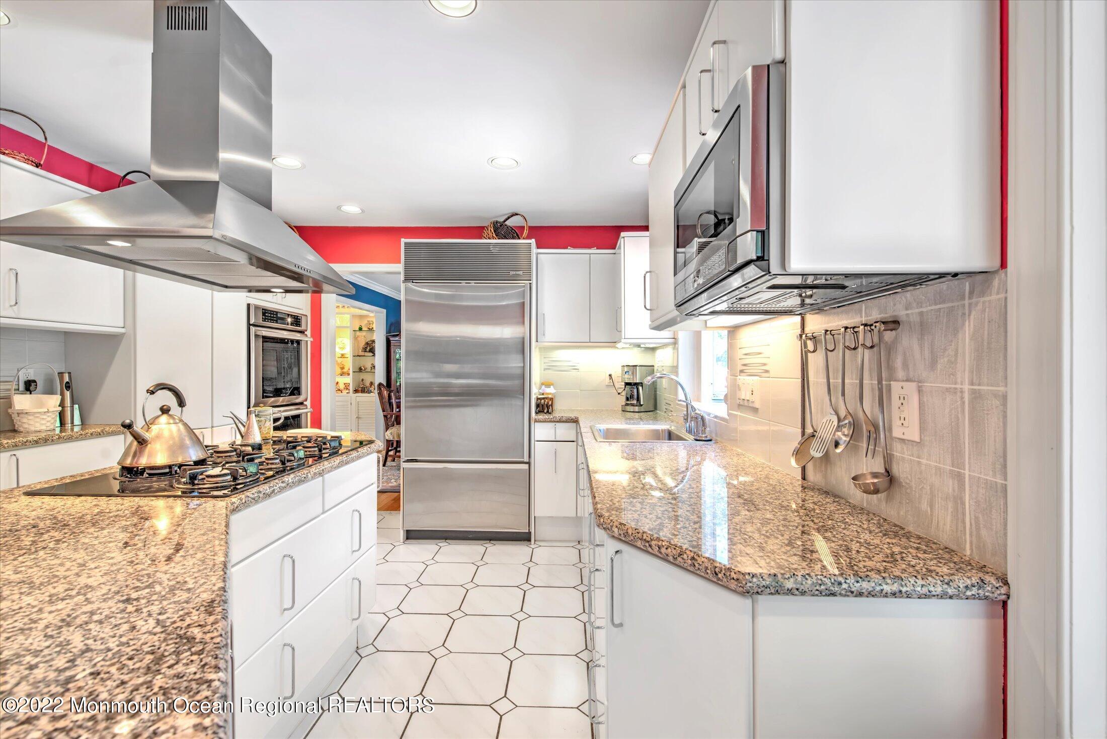 11 Tudor Road Freehold, NJ 07728 - Photo 11 of 47 KITCHEN