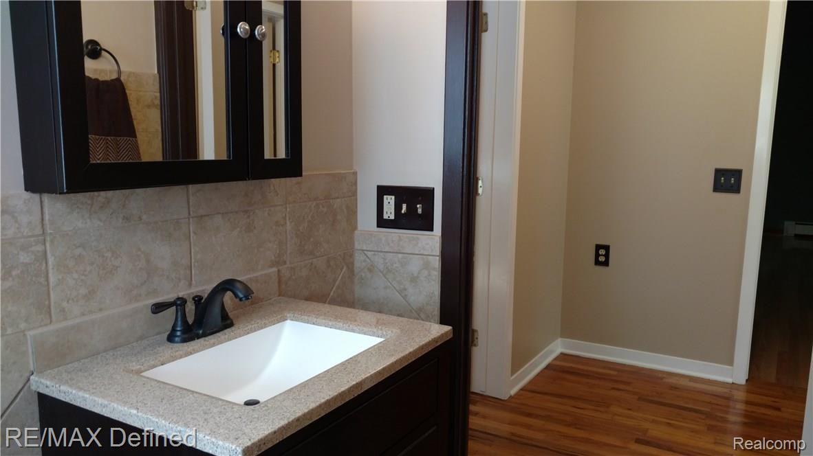 408 East Buell Road Rochester, MI 48306 - Photo 24 of 31 IMG_20160526_110047955.jpg