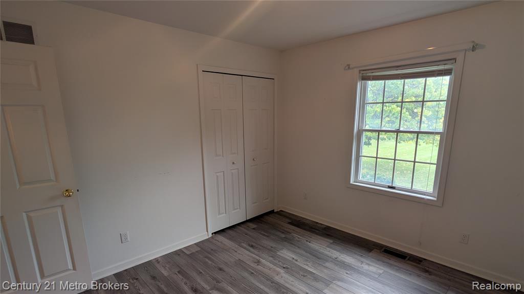 3042 Belsay Road Burton, MI 48519 - Photo 11 of 27