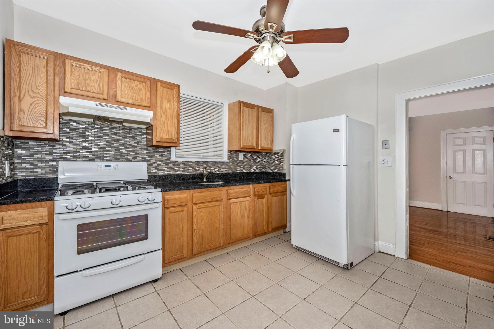 7041 Dunbar Road Dundalk, MD 21222 - Photo 14 of 28 Kitchen