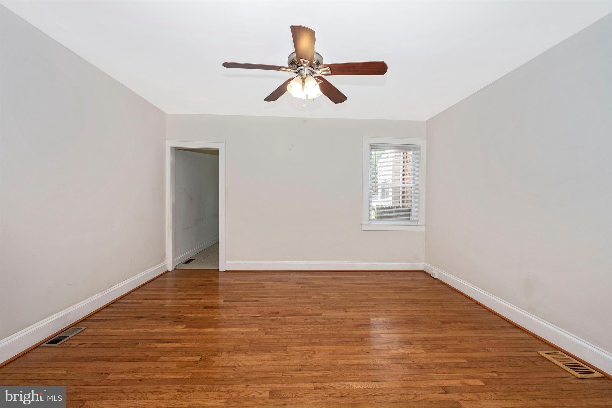7041 Dunbar Road Dundalk, MD 21222 - Photo 8 of 28 Spacious dining room