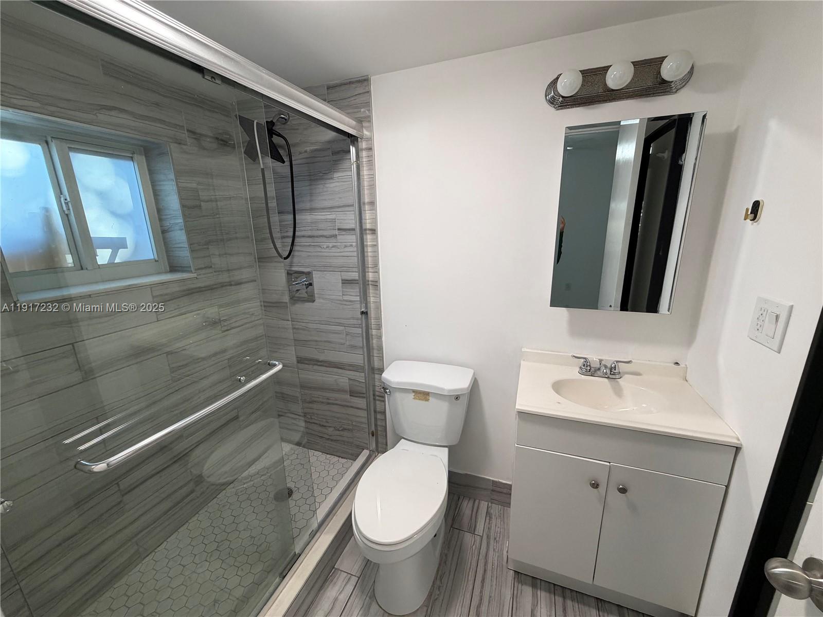 340 Southwest 18th Road Miami, FL 33129 - Photo 6 of 7