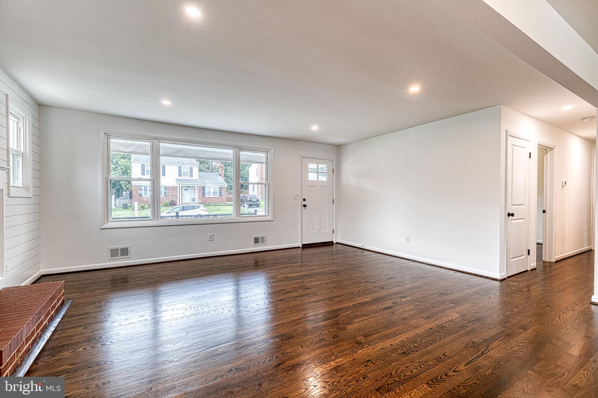 2811 Willoughby Road Baltimore, MD 21234 - Photo 6 of 38 tons of natural light