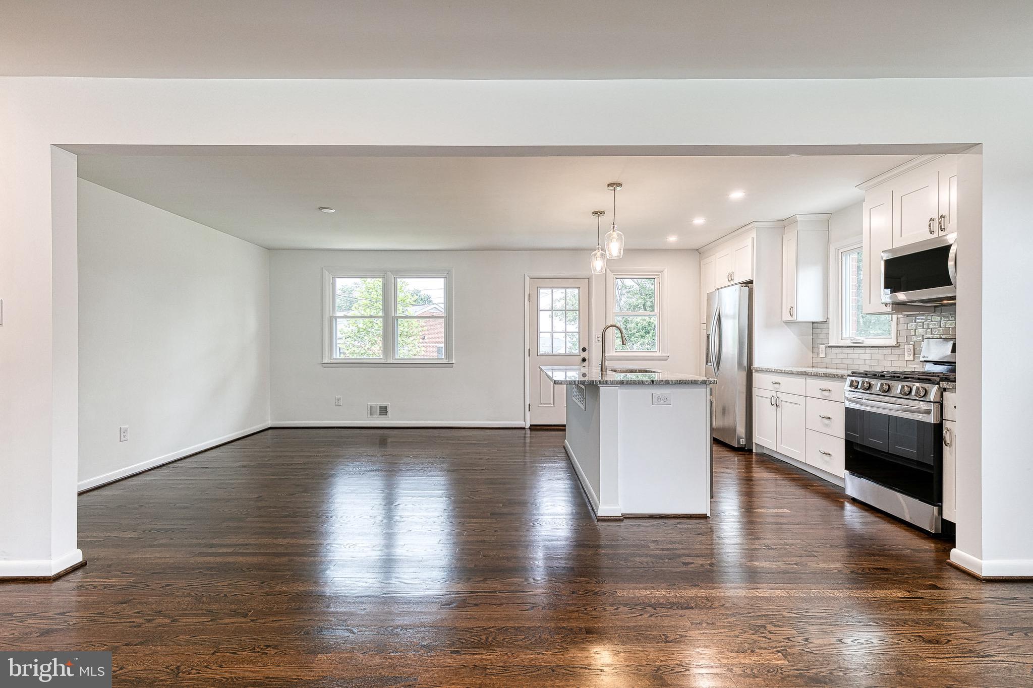 2811 Willoughby Road Baltimore, MD 21234 - Photo 8 of 38 Space for full sized dining table