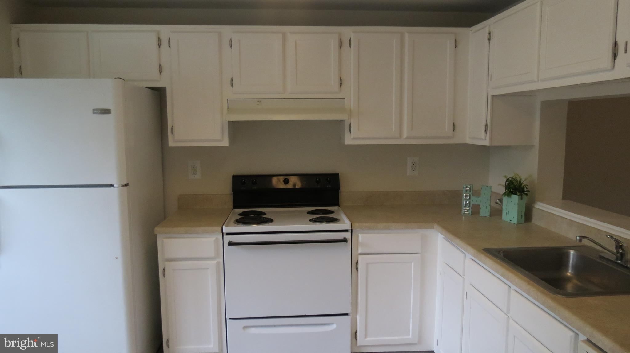 8758 Ritchboro Road District Heights, MD 20747 - Photo 4 of 29 Kitchen