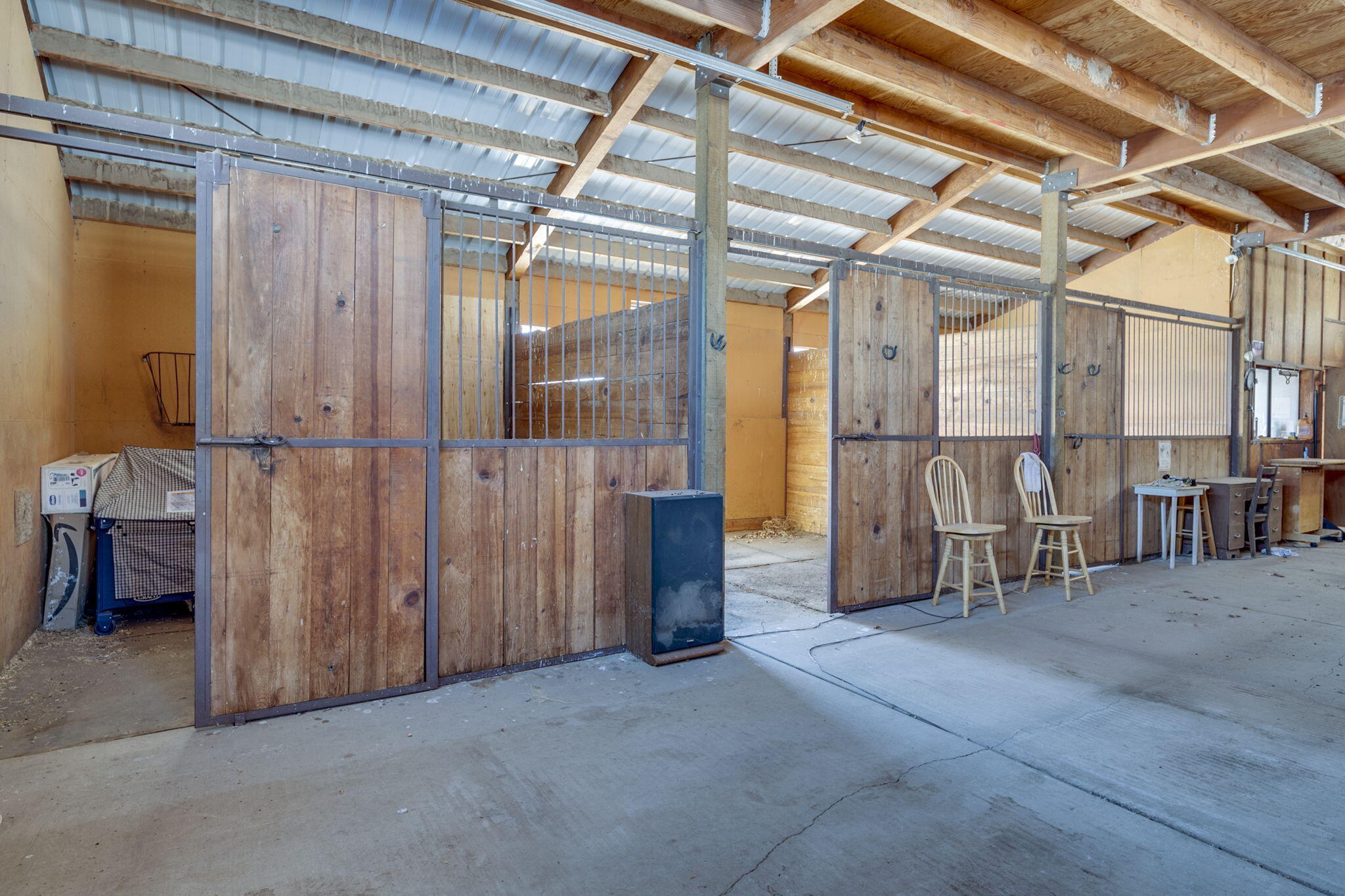 18625 Couch Market Road Bend, OR 97703 - Photo 17 of 36 stalls have mats