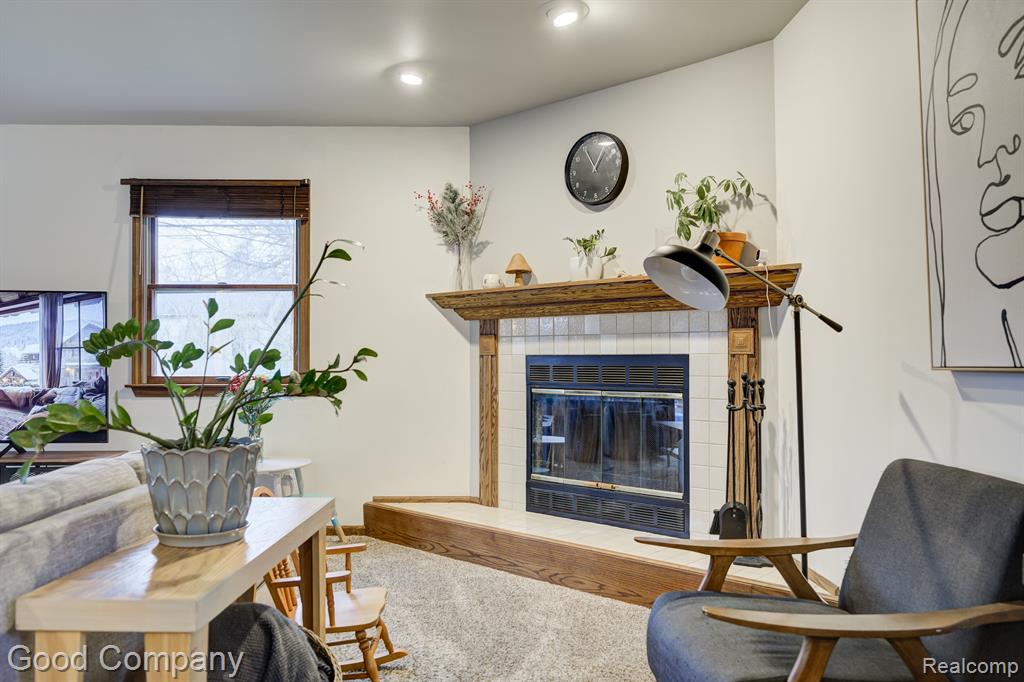 28 Maplefield Road Pleasant Ridge, MI 48069 - Photo 14 of 49