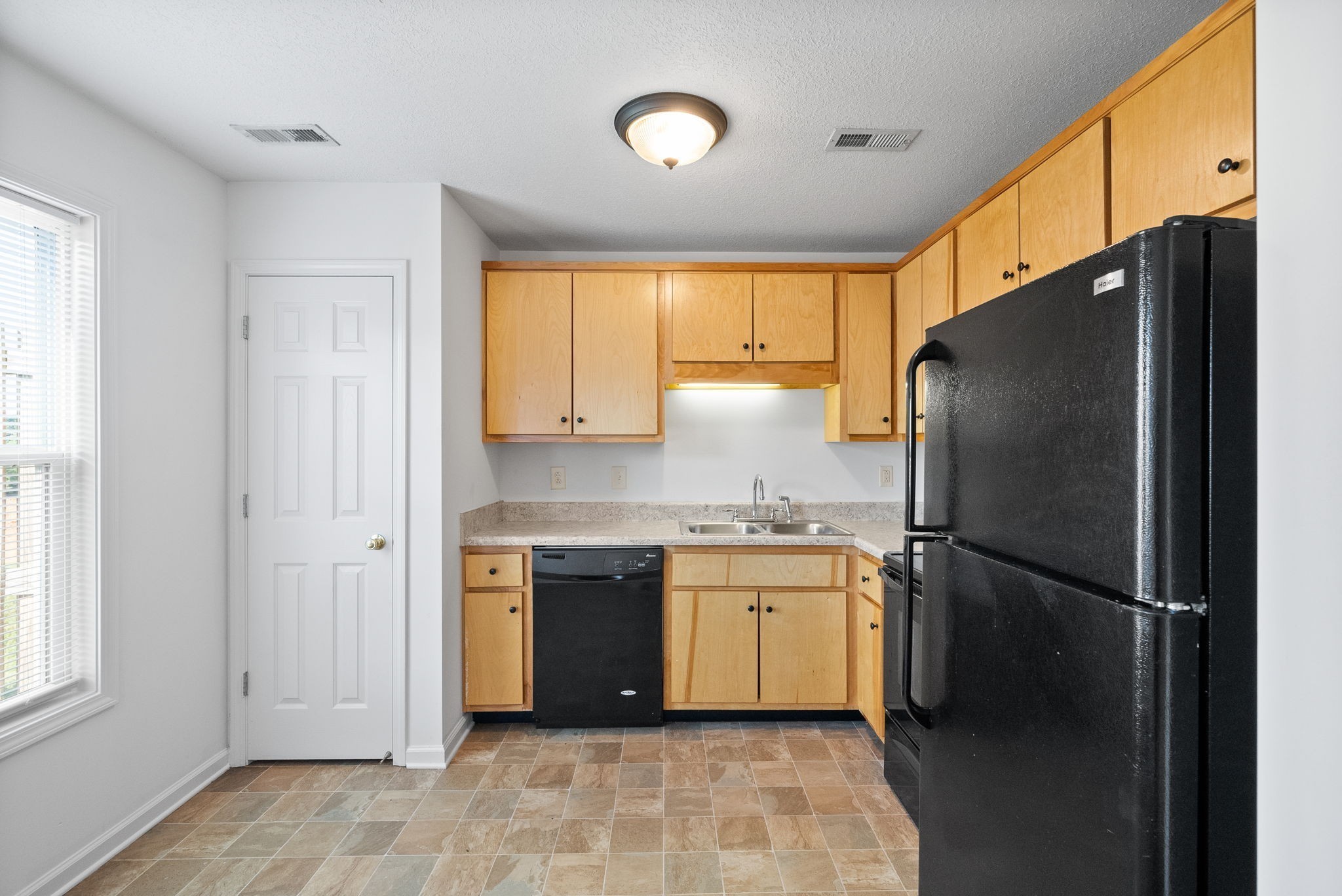 512 Peachers Ridge Road, Unit 3A Clarksville, TN 37042 - Photo 8 of 15 a kitchen with stainless steel appliances granite countertop a refrigerator and a stove