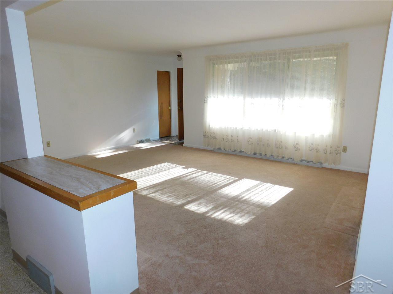 5894 Mackinaw Road Saginaw, MI 48604 - Photo 3 of 28 31325634-2.JPG