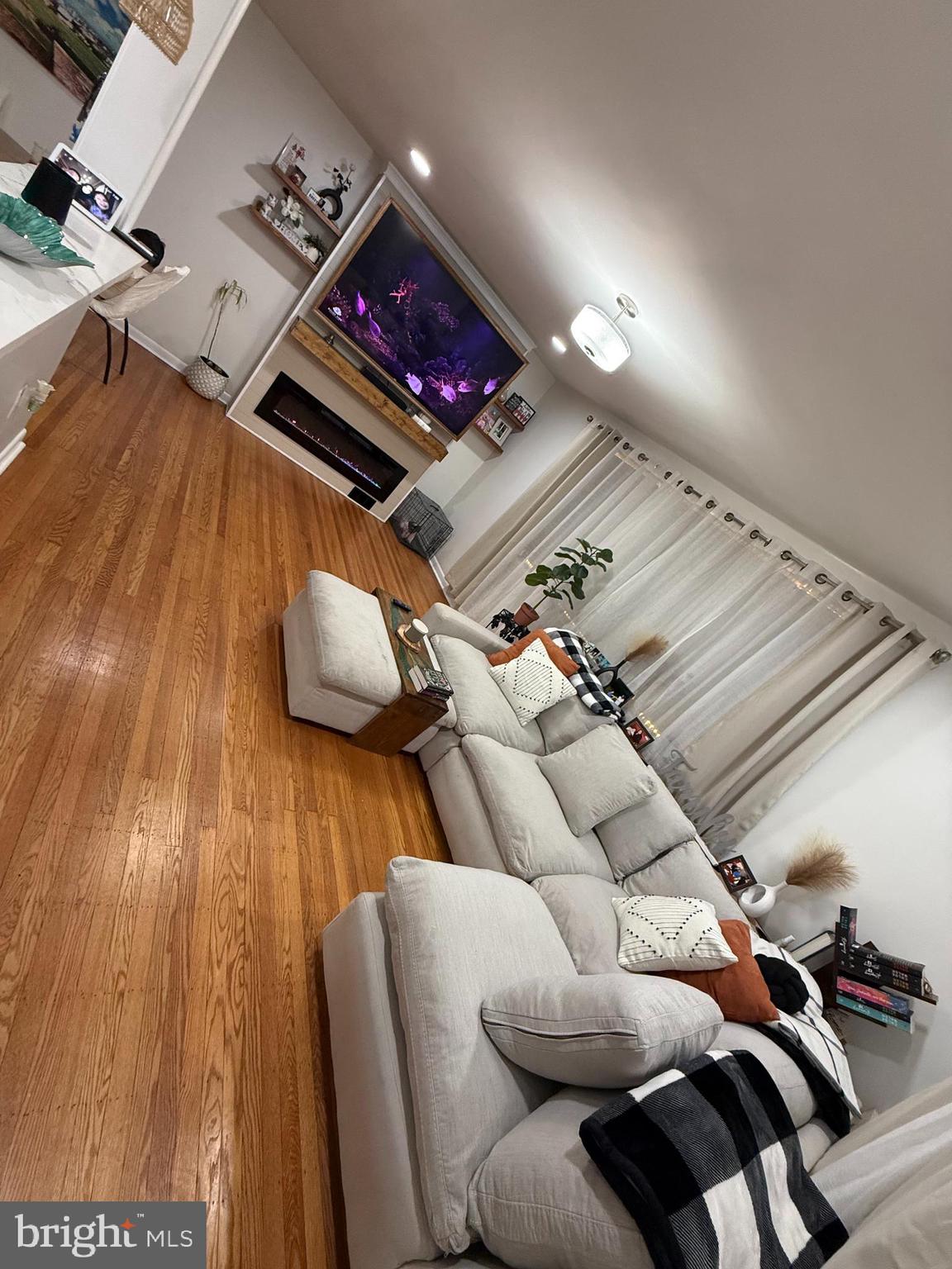 805 Griffith Street Philadelphia, PA 19111 - Photo 4 of 18