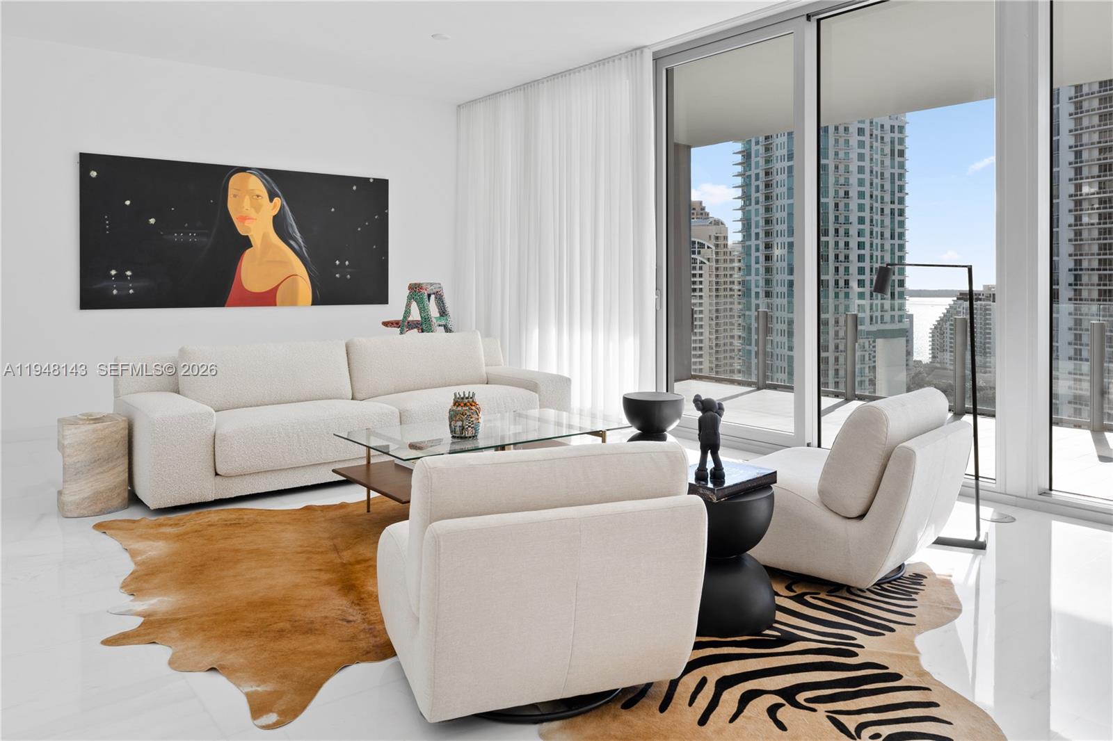 300 Biscayne Blvd Way, Unit 2102 Miami, FL 33131 - Photo 15 of 80 a living room with furniture and a lamp