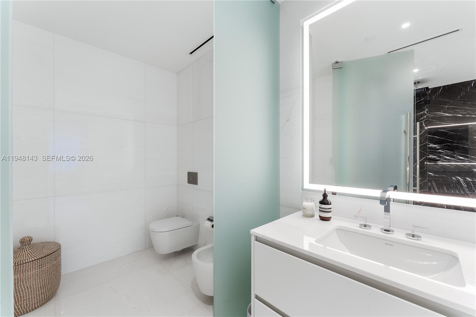 300 Biscayne Blvd Way, Unit 2102 Miami, FL 33131 - Photo 46 of 80 a bathroom with a sink toilet and shower