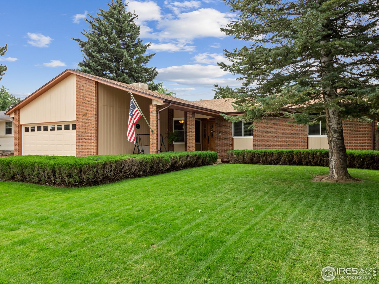 a view of a back yard of the house