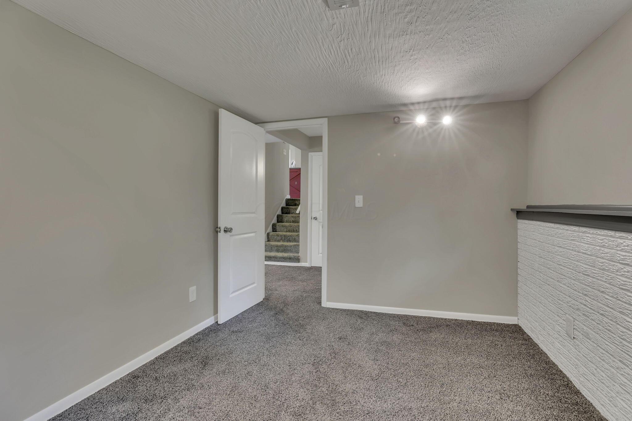 9240 Sycamore Road Mount Vernon, OH 43050 - Photo 23 of 49 33-web-or-mls-011A3924 - Copy