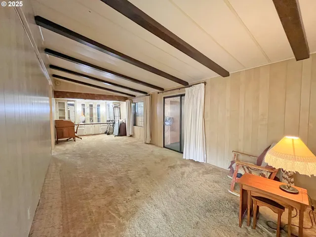 a view of livingroom with furniture