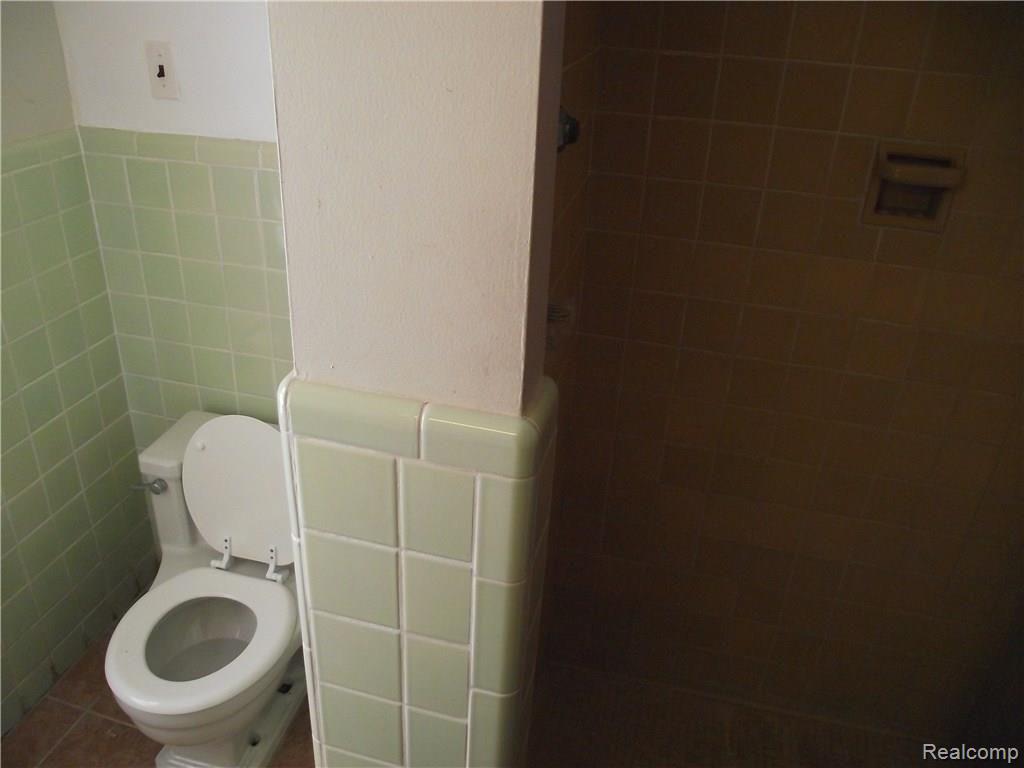 14256 Rutland Street Detroit, MI 48227 - Photo 23 of 27 2ND FULL BATH WITH STALL SHOWER