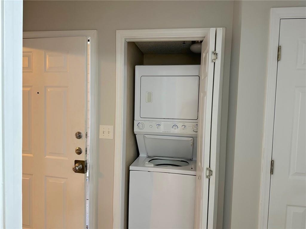245 Amal Drive Southwest, Unit 2008 Atlanta, GA 30315 - Photo 19 of 23 a utility room with dryer and washer