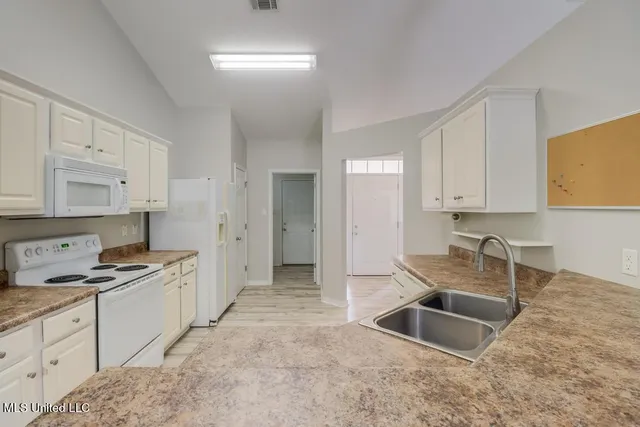 $2,200 | 14886 East Shadow Creek Drive, Biloxi, MS 39532