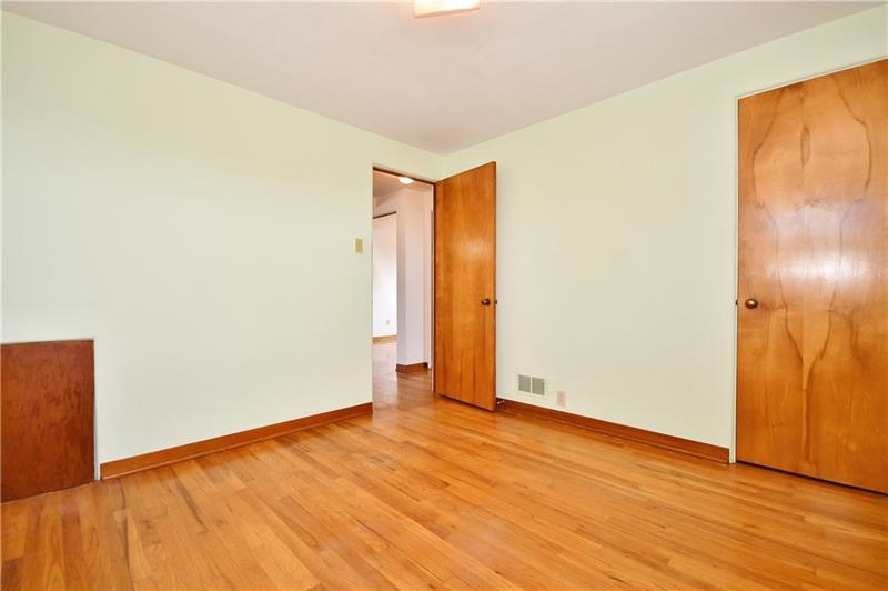 1484 Highland Villa Road Pittsburgh, PA 15234 - Photo 14 of 21 Gallery Image 14