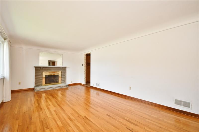 1484 Highland Villa Road Pittsburgh, PA 15234 - Photo 3 of 21 Gallery Image 3