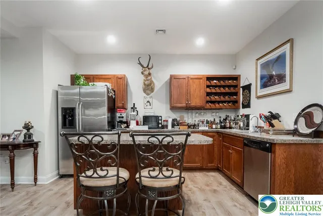 a view of house with backyard and bushes