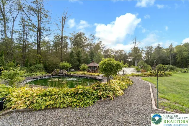 $749,900 | 328 High Country Drive, Blakeslee, PA 18610