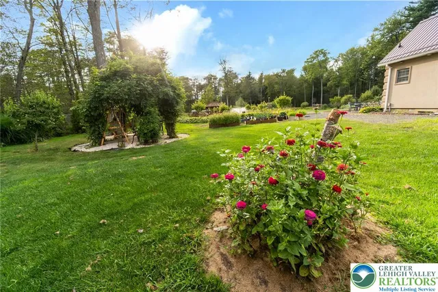 $749,900 | 328 High Country Drive, Blakeslee, PA 18610