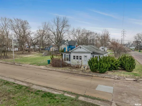 $49,900 | 190 Laurel Avenue, Galesburg, IL 61401