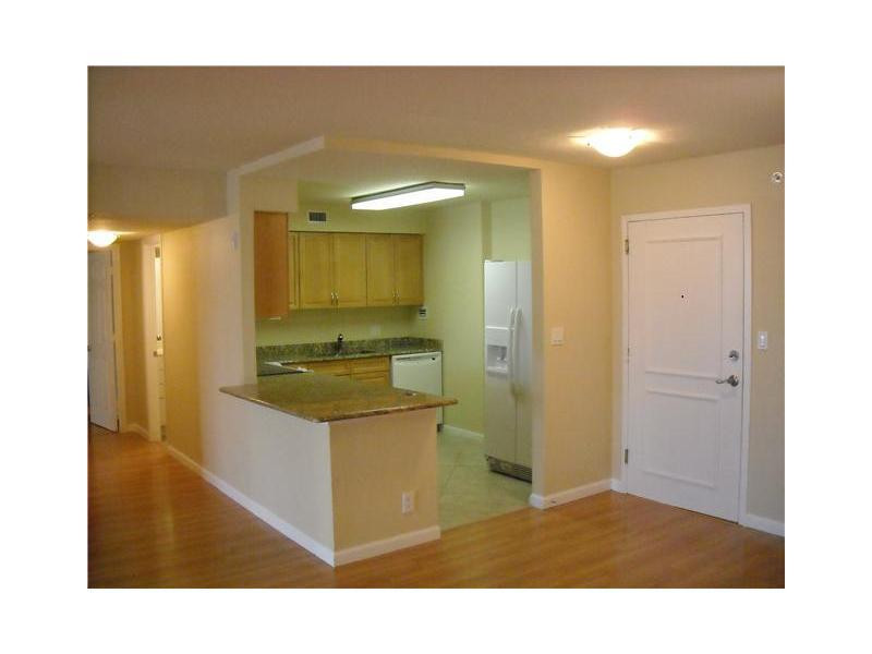 1000 Spanish River Road, Unit 3M Boca Raton, FL 33432 - Photo 3 of 14 Kitchen