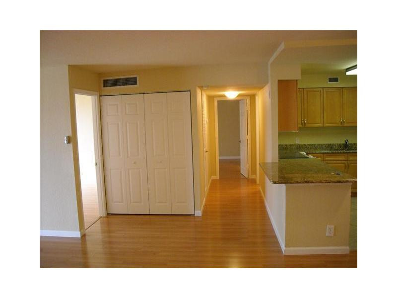 1000 Spanish River Road, Unit 3M Boca Raton, FL 33432 - Photo 4 of 14 Interior Space/Layout