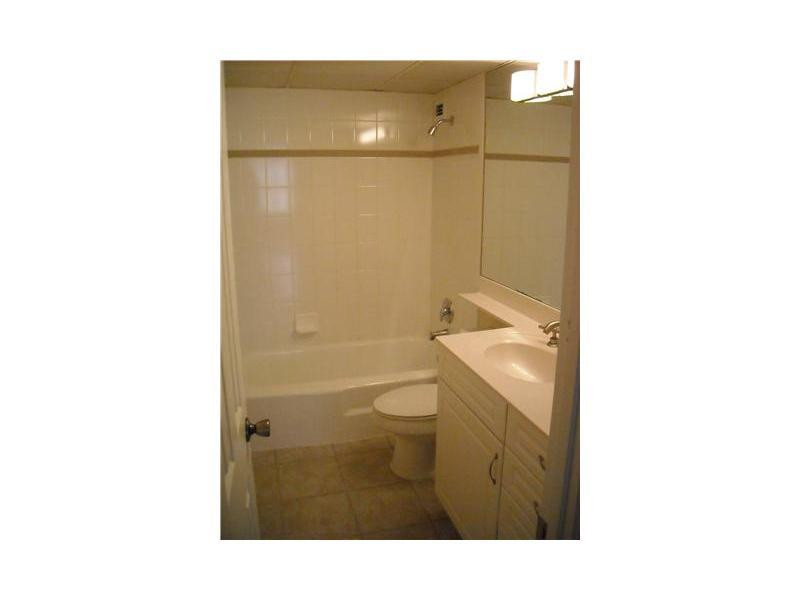 1000 Spanish River Road, Unit 3M Boca Raton, FL 33432 - Photo 7 of 14 Bathroom