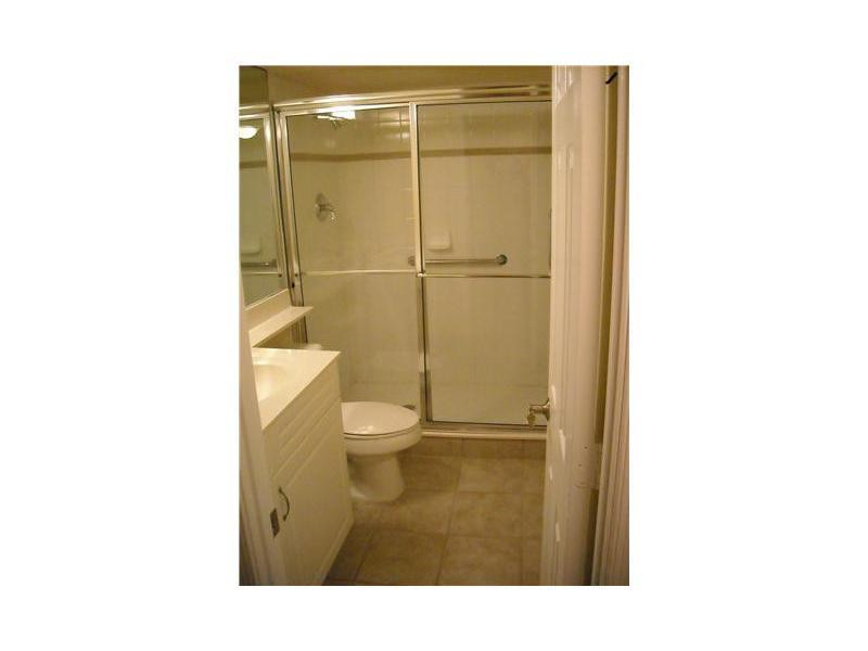1000 Spanish River Road, Unit 3M Boca Raton, FL 33432 - Photo 9 of 14 Master Bath/Spa